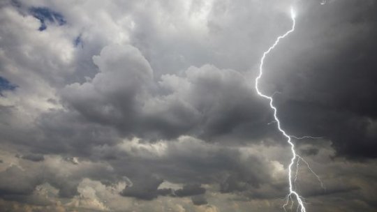 Alertă meteo: Cod galben de furtuni şi averse torenţiale în Bucureşti și 24 de județe