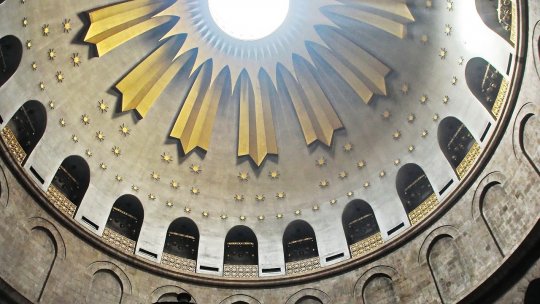 Lumina Sfântă de la Sfântul Mormânt de la Ierusalim a ajuns în România