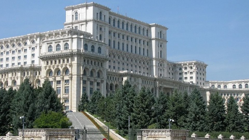 Premierul interimar, invitat în parlament să prezinte un raport despre campania de vaccinare