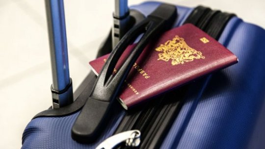 Pașaportul românesc, unul dintre cele mai puternice. În câte țări pot călătorii românii fără viză