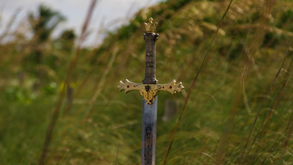 După 900 de ani, un scafandru a fost descoperită o sabie a unui cruciat