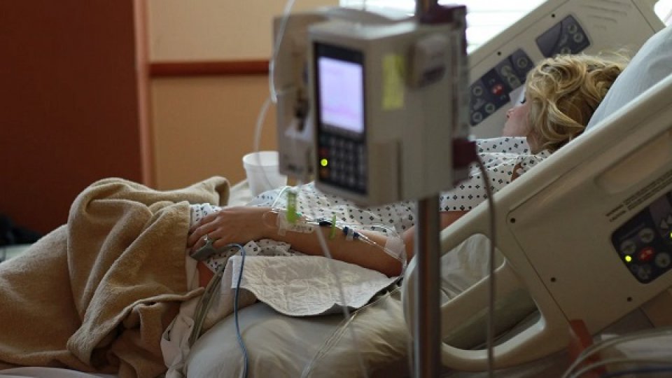 Criza paturilor de terapie intensivă pentru pacienţii cu COVID continuă în România