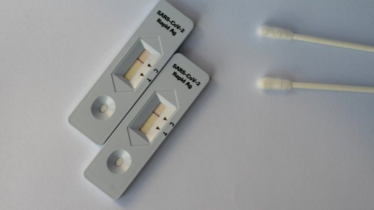 Şcolile încep să primească testele noninvazive pentru depistarea rapidă a coronavirusului