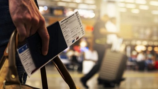 Numărul angajaţilor de la Aeroportul Otopeni care verifică declaraţiile pasagerilor va fi dublat