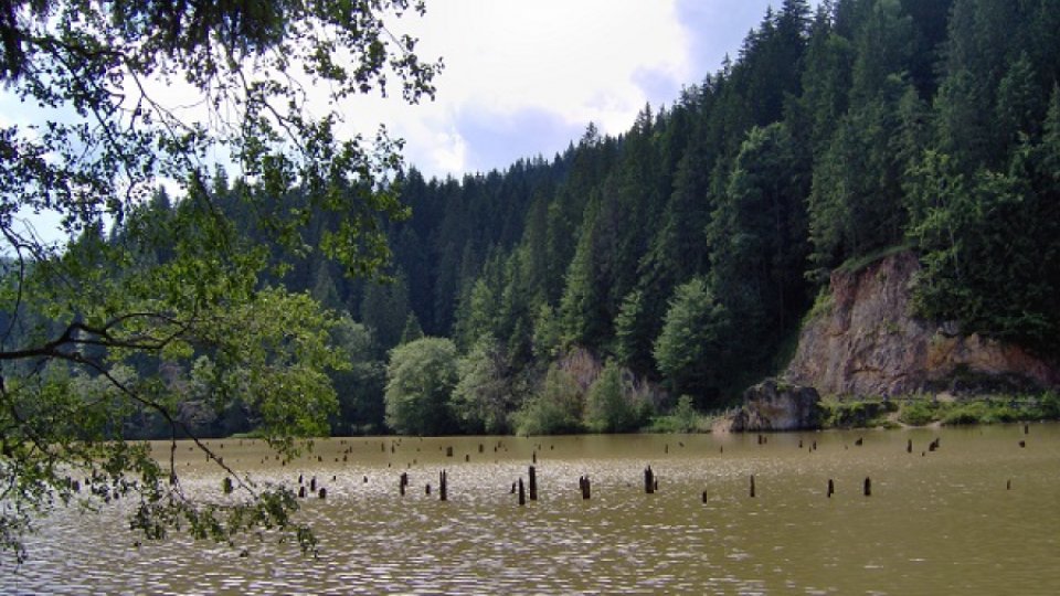 Lacul legendar de dincolo de Cheile Bicazului
