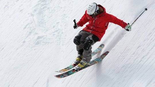 Sezonul de schi de la Poiana Braşov se deschide vineri dimineaţă