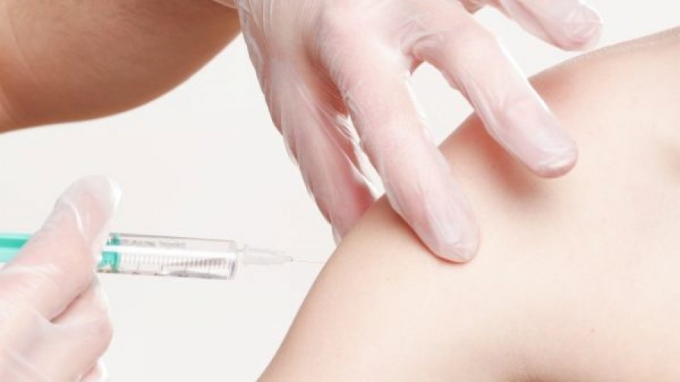 Peste 4 milioane de persoane au fost imunizate cu prima doză de vaccin anti-COVID
