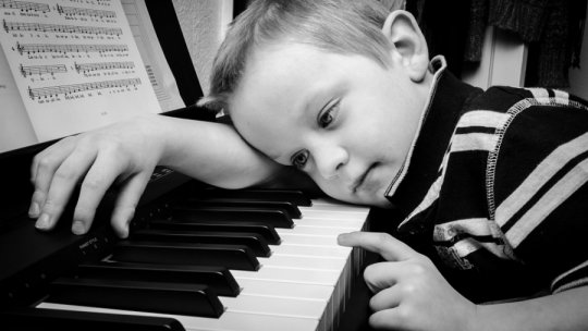 Muzica ameliorează durerea, la copii   