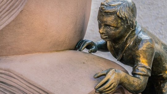 De ce este sănătos să le citești copiilor povești