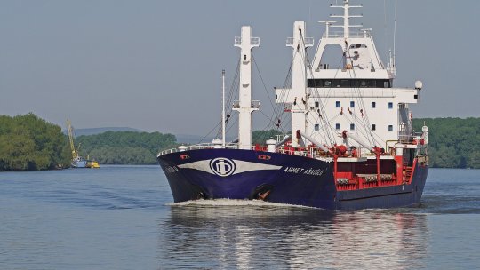 Circulaţia navelor maritime şi a convoaielor pe Canalul Sulina este suspendată pentru o zi