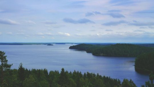 De ce este numită Finlanda ţara celor o mie de lacuri?