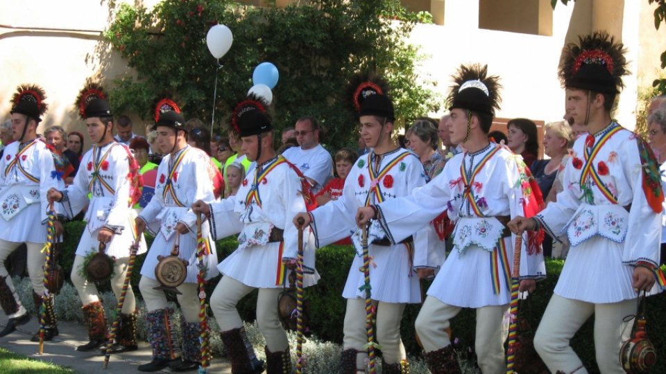 Tradiții la Cinzecime: Moșii de Vară, Rusaliile și Călușarii