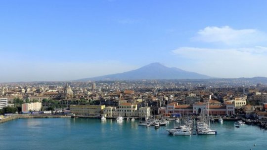 Vulcanul Etna a erupt din nou, iar orașul Catania a fost acoperit de cenușă