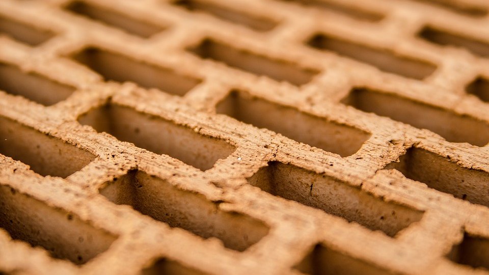 Scumpirea materilelor de construcţii ridică probleme mari firmelor din domeniu