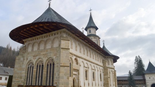 Mănăstirea Putna îşi sărbătoreşte hramul