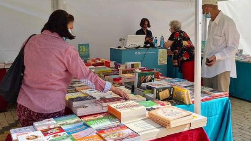 Manifestări dedicate iubitorilor de carte și cultură, în Pitești