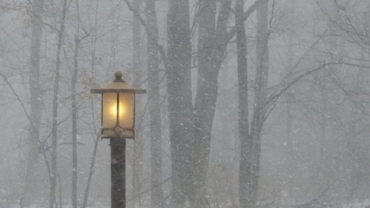 Atenţie la drum! Se montează stâlpi iluminaţi pe drumurile judeţene