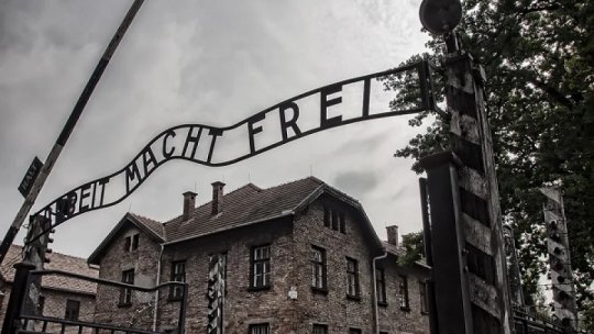 Grup de supravieţuitori de la Auschwitz, la Ziua Internaţională de Amintire a Holocaustului