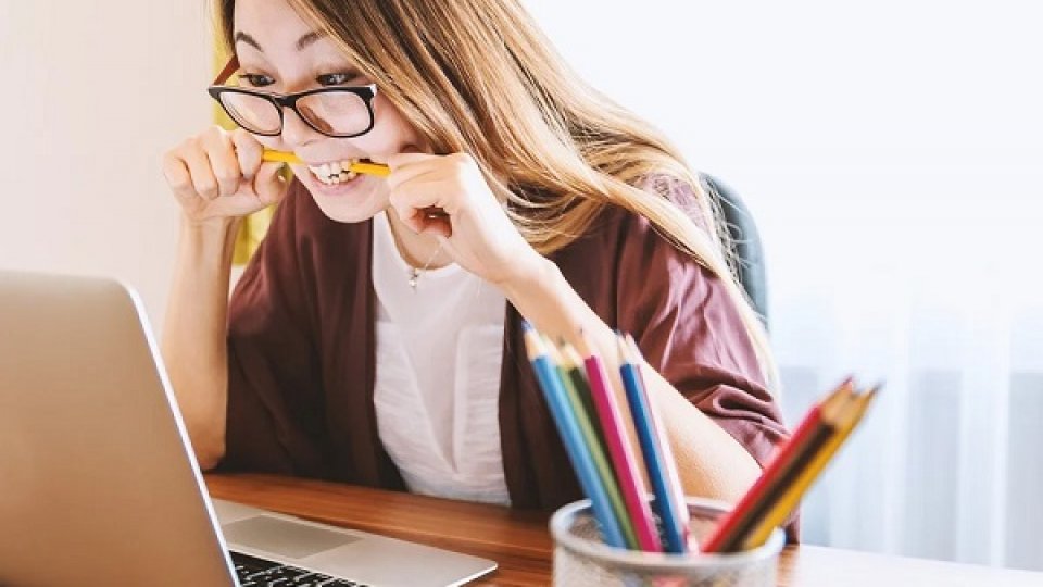Elevii vor ataca în instanţă decizia de modificare a pragul mediilor pentru bursele de merit