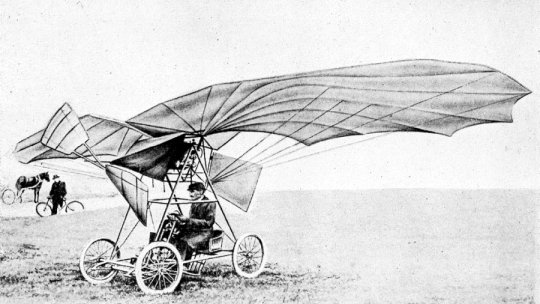 Avionul lui Traian Vuia, emblemă a liceului cu acelaşi nume din Reşiţa