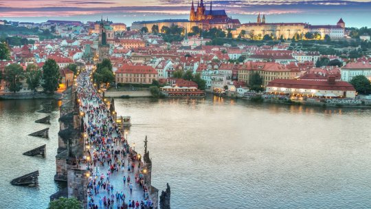 Praga a primit din partea lui Zelenski distincţia onorifică "Oraşul Salvator"