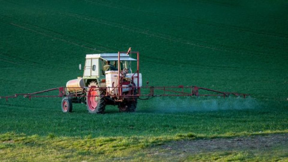 Sancţiuni aplicate fermierilor care folosesc substanţe periculoase pentru dezinsecţie şi deratizare