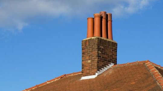 Casă distrusă de foc, din cauza coşului de fum necurăţat