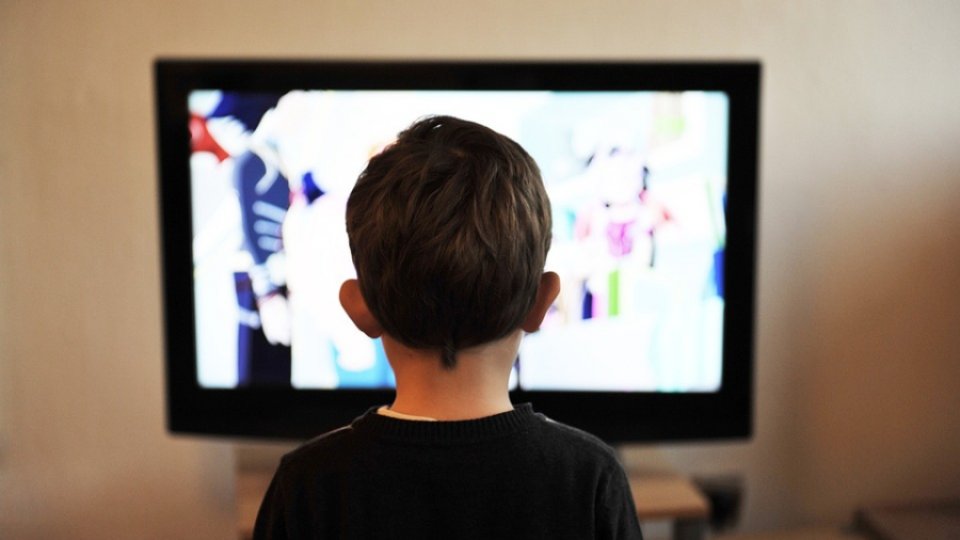 Copilul și televizorul. Regula 3-6-9-12 pentru părinți