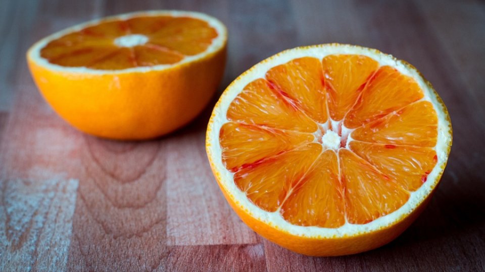 Vitamina C și răceala comună. Luați-vă „leacul” din alimente!