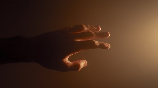 Dureri articulare la degete: cum să recunoaștem artrita