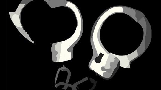 Agent de poliţie prins când primea mită