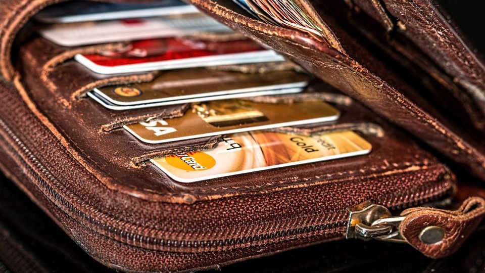Persoanele juridice pot achita obligaţiile fiscale şi bugetare cu cardul bancar, la Trezorerie