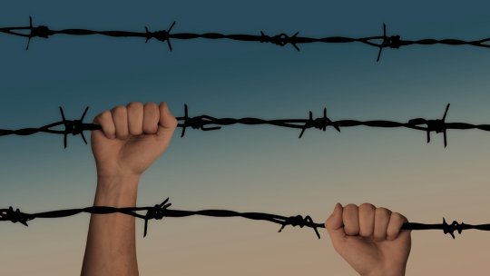 Ucraina: Rusia că a stabilit coridoare umanitare necoordonate, prin care a deportat 40.000 de ucraineni