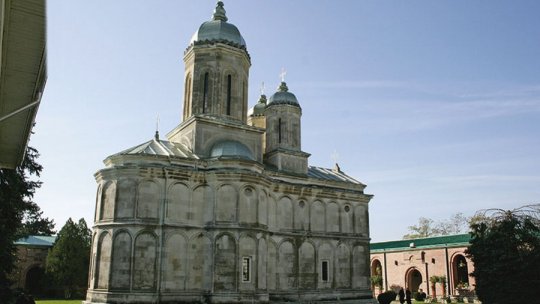 Mănăstirea Dealu, între umbra lui Radu cel Mare și tiparnița lui Macarie