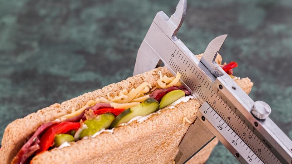 De ce nu este bună Dieta Dukan? Cum a ajuns în top 15 cele mai dăunătoare diete din lume