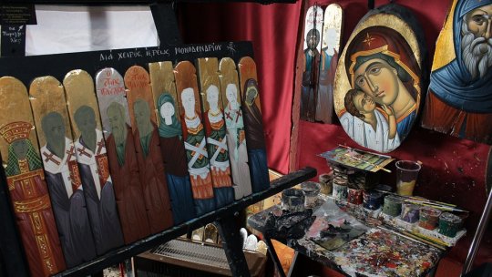 Pictură de icoane împreună cu copii refugiaţi din Ucraina