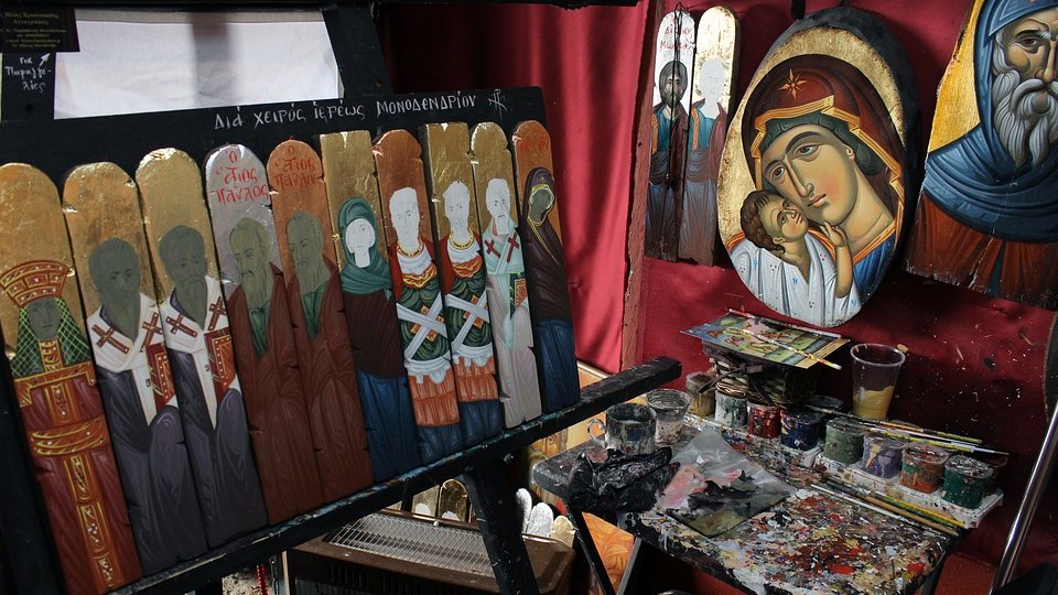 Pictură de icoane împreună cu copii refugiaţi din Ucraina