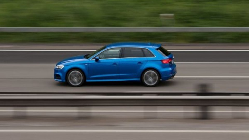 Limita maximă de viteză în afara localităţilor pe drumurile expres a fost stabilită la 120 km/h