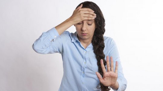 Iată de ce femeile au de 3 ori mai multe migrene decât bărbații