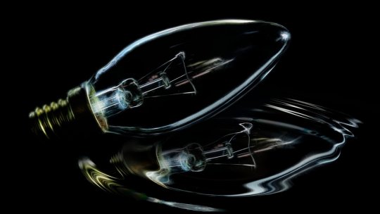 Românii au început să facă economie de energie electrică pe fondul scumpirii