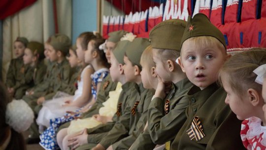 Tabără militară pentru copii organizată de ocupanţii ruşi din Mariupol