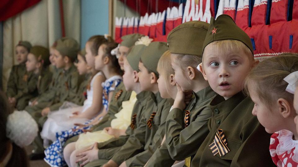 Tabără militară pentru copii organizată de ocupanţii ruşi din Mariupol