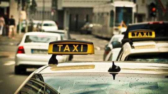 Dosar penal deschis unui taximetrist, reclamat de un client că l-ar fi jignit şi ameninţat