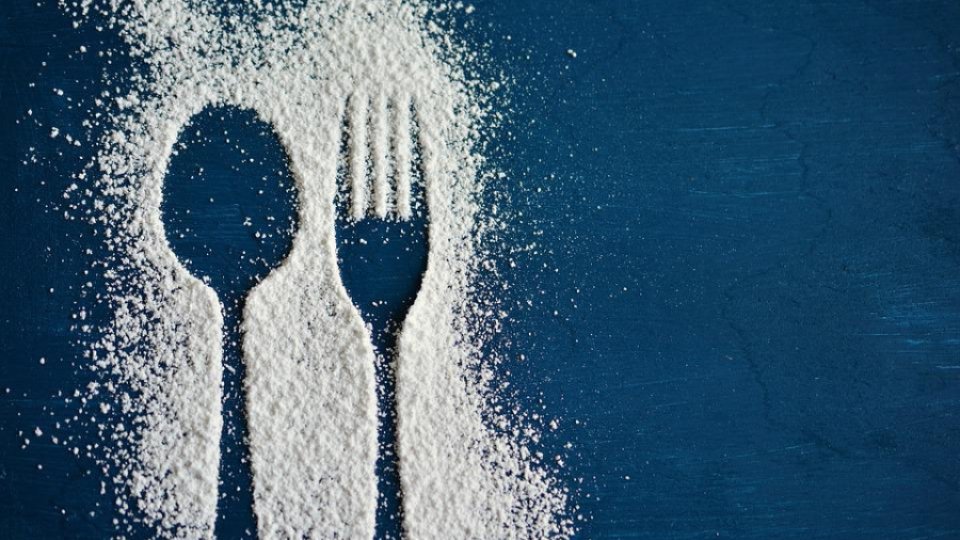 Trebuie să renunțăm la zahăr? De tot? Pentru totdeauna?