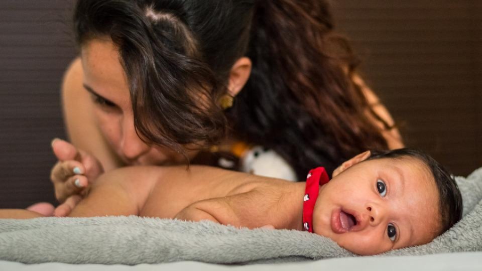 Erupție cutanată de scutec: fundul bebelușului este roșu? Dacă ar fi o complicație?