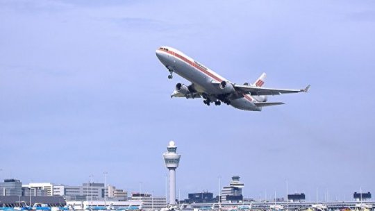 O companie aeriană a uitat peste 50 de pasageri pe pista aeroportului în timp ce zborul lor a decolat