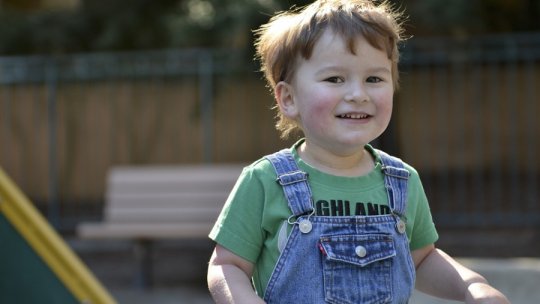 Copiii cu certificat de handicap vor primi o indemnizaţie compensatorie de la stat