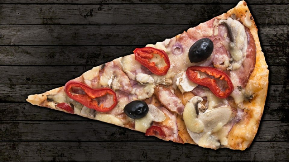 Pizza cu ciuperci și cașcaval