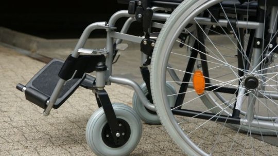 Peste un sfert dintre şcoli nu au spaţiu fizic adaptat pentru elevii cu dizabilităţi