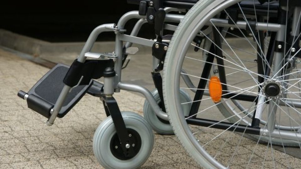 Peste un sfert dintre şcoli nu au spaţiu fizic adaptat pentru elevii cu dizabilităţi